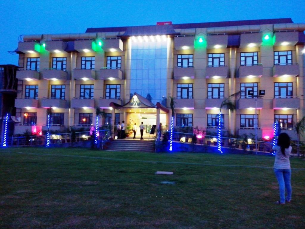 Le Grand Regency Ξενοδοχείο Greater Noida Εξωτερικό φωτογραφία